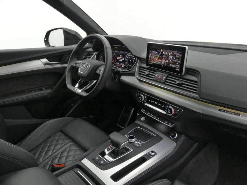 Audi Q5 40 TDI quattro Sport thumbnail 1