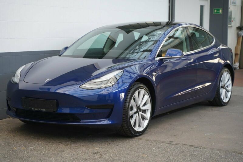 Tesla Model 3 Long Range AWD